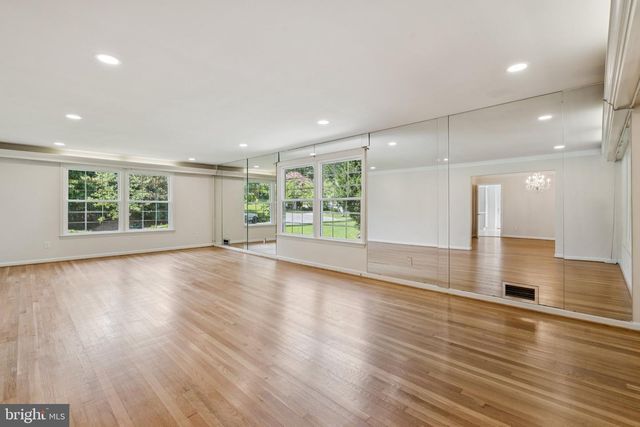 2827 ELLICOTT ST NW, Washington, DC 20008