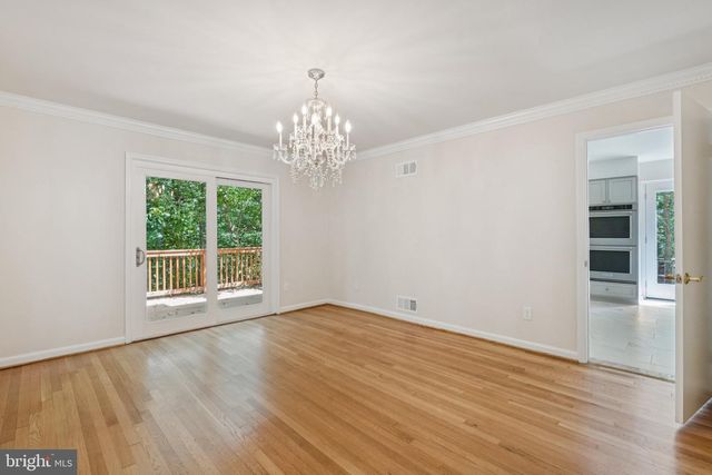 2827 ELLICOTT ST NW, Washington, DC 20008