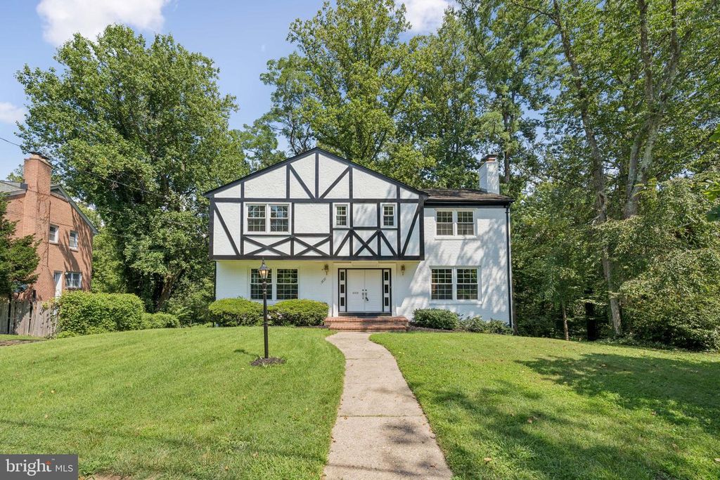 2827 ELLICOTT ST NW, Washington, DC 20008