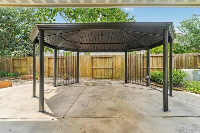 25500 Vinechase Drive, Porter, TX 77365