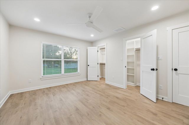 606 S Tesch Street, Bellville, TX 77418