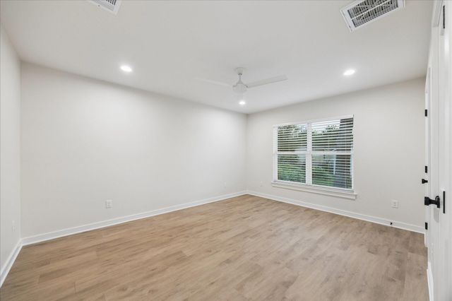606 S Tesch Street, Bellville, TX 77418