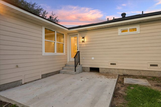 606 S Tesch Street, Bellville, TX 77418