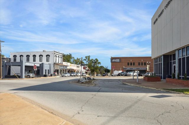 606 S Tesch Street, Bellville, TX 77418