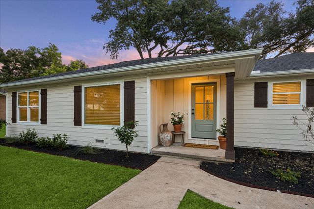 606 S Tesch Street, Bellville, TX 77418