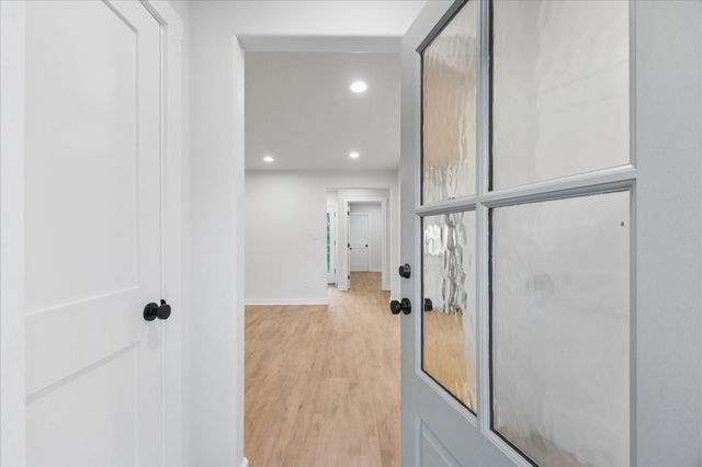 606 S Tesch Street, Bellville, TX 77418