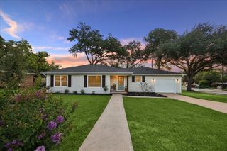 606 S Tesch Street, Bellville, TX 77418