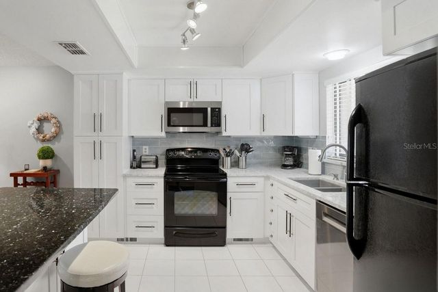 2538 OAKLEAF LANE 33B, Clearwater, FL 33763