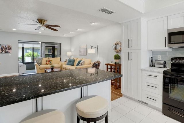 2538 OAKLEAF LANE 33B, Clearwater, FL 33763