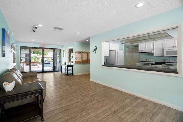 2538 OAKLEAF LANE 33B, Clearwater, FL 33763