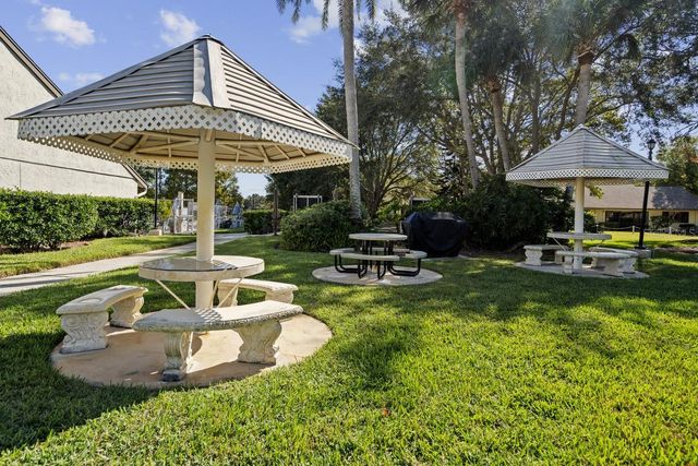 2538 OAKLEAF LANE 33B, Clearwater, FL 33763