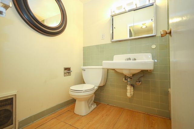 566 Commonwealth Ave 304, Boston, MA 02215