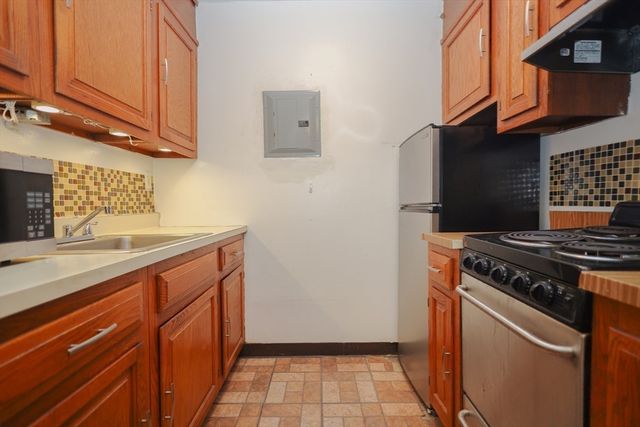 566 Commonwealth Ave 304, Boston, MA 02215