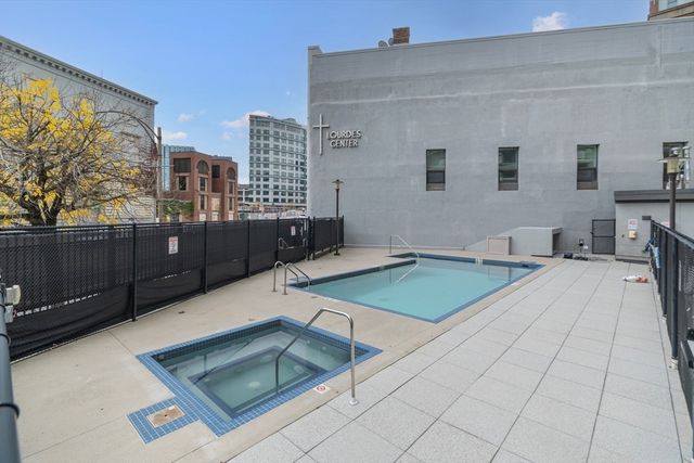 566 Commonwealth Ave 304, Boston, MA 02215