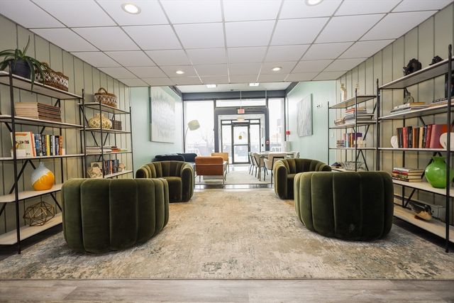 566 Commonwealth Ave 304, Boston, MA 02215