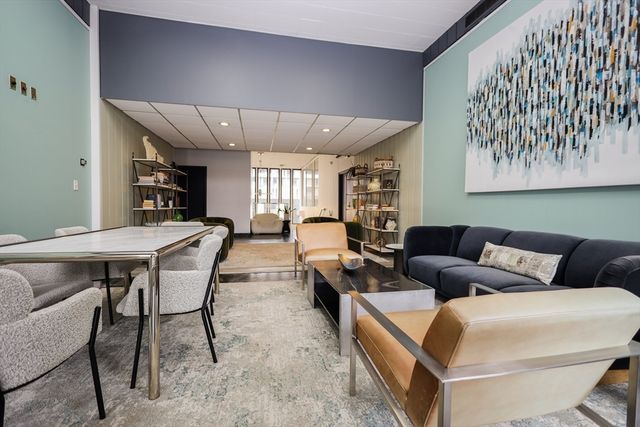 566 Commonwealth Ave 304, Boston, MA 02215