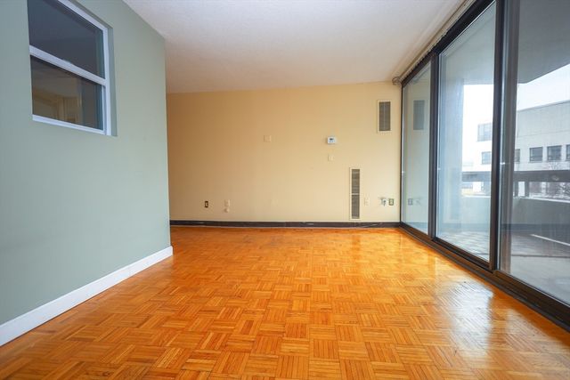 566 Commonwealth Ave 304, Boston, MA 02215