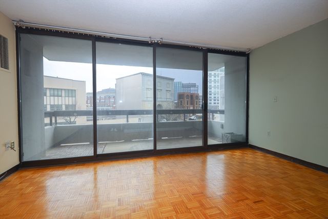 566 Commonwealth Ave 304, Boston, MA 02215