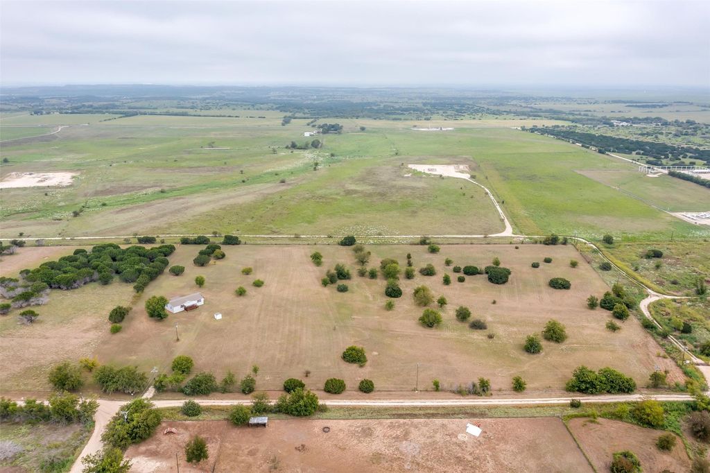 9064 Summit Court E, Cleburne, TX 76033 — photo 2