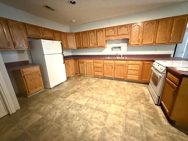 104 Mcneil, Energy, IL 62933