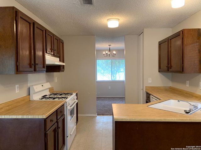 5931 kissing oak, San Antonio, TX 78247