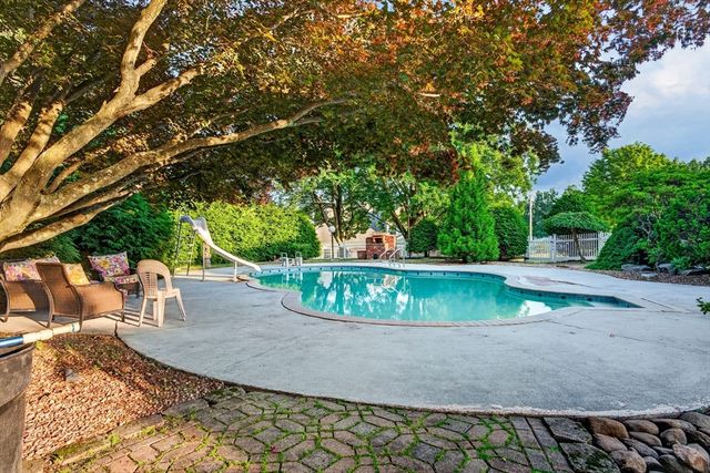 96 Sunrise Ave, Leominster, MA 01453