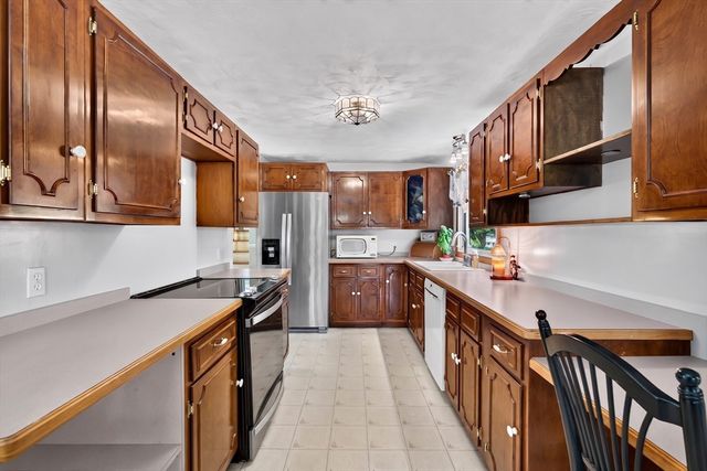 96 Sunrise Ave, Leominster, MA 01453