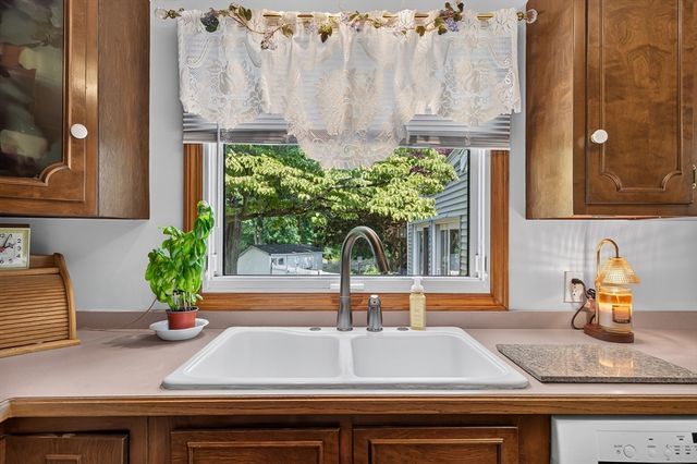 96 Sunrise Ave, Leominster, MA 01453