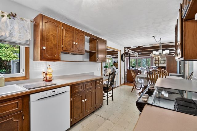 96 Sunrise Ave, Leominster, MA 01453