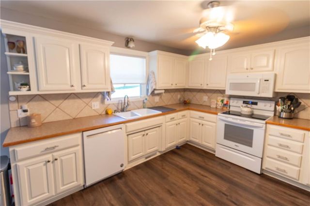 4309 S Stonecrest Circle, St Joseph, MO 64506