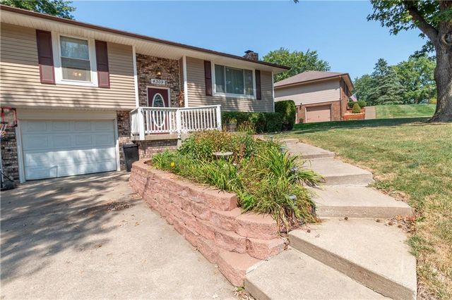 4309 S Stonecrest Circle, St Joseph, MO 64506