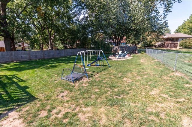 4309 S Stonecrest Circle, St Joseph, MO 64506