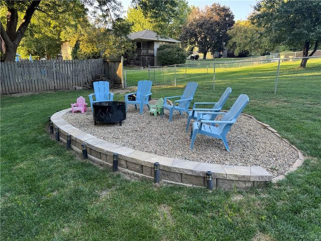 4309 S Stonecrest Circle, St Joseph, MO 64506