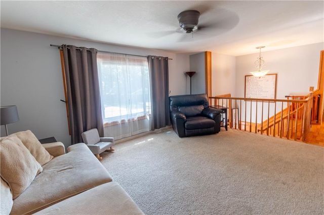 4309 S Stonecrest Circle, St Joseph, MO 64506