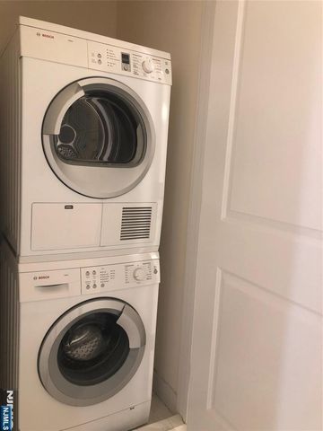 10 Regent Street 516, Jersey City, NJ 07302