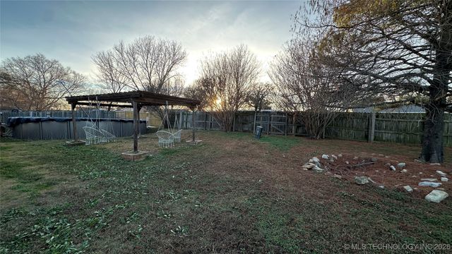 1507 Southern Hills Dr, Ardmore, OK 73401