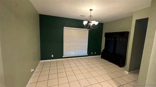 1507 Southern Hills Dr, Ardmore, OK 73401