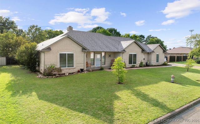 1507 Southern Hills Dr, Ardmore, OK 73401