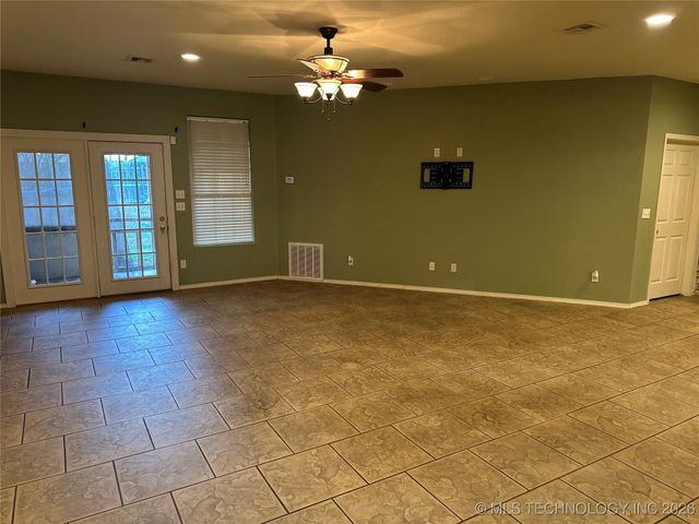 1507 Southern Hills Dr, Ardmore, OK 73401