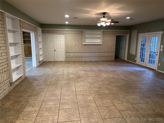 1507 Southern Hills Dr, Ardmore, OK 73401