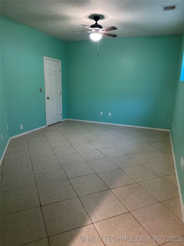 1507 Southern Hills Dr, Ardmore, OK 73401