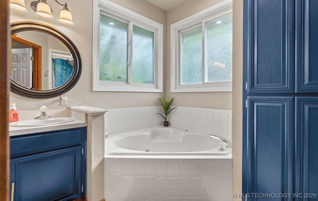 1507 Southern Hills Dr, Ardmore, OK 73401