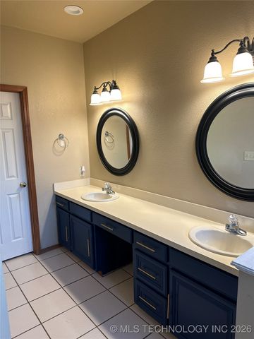 1507 Southern Hills Dr, Ardmore, OK 73401