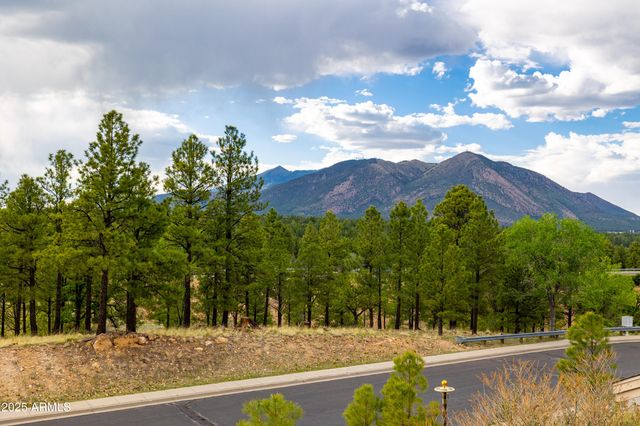 1018 N AMBERWOOD Street, Flagstaff, AZ 86004