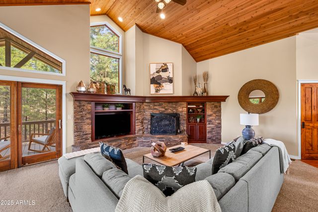 1018 N AMBERWOOD Street, Flagstaff, AZ 86004