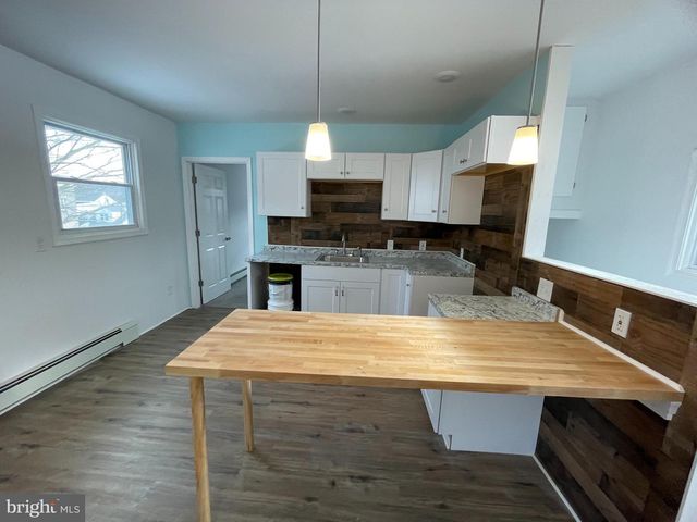 117 CHESTNUT ST, Saint Clair, PA 17970