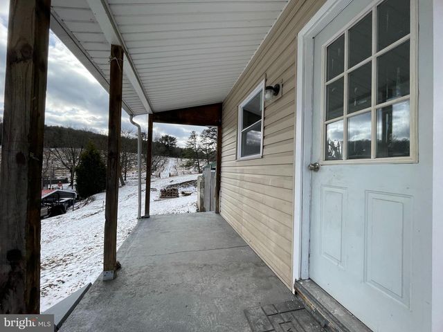 117 CHESTNUT ST, Saint Clair, PA 17970