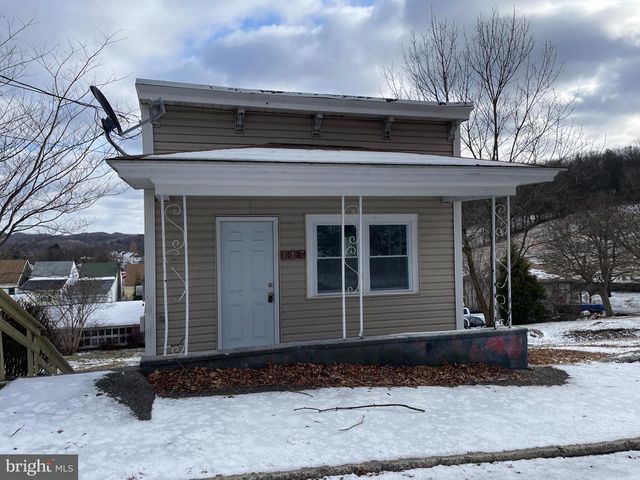 117 CHESTNUT ST, Saint Clair, PA 17970
