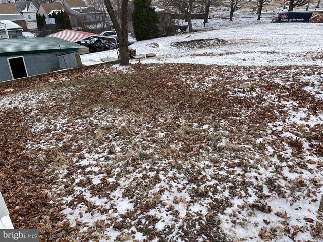 117 CHESTNUT ST, Saint Clair, PA 17970