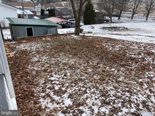 117 CHESTNUT ST, Saint Clair, PA 17970